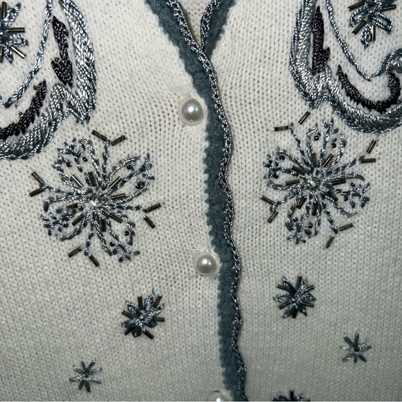 Koret White & Blue Holiday Sweater Vest Pearl Buttons Embroidered Paisley Sz PS - Picture 4 of 7